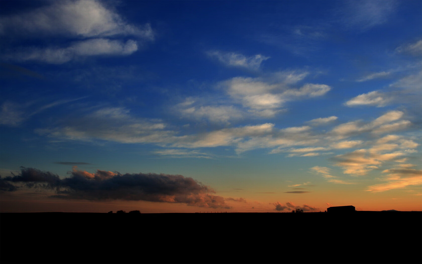 观众观赛体验区增设互动休闲空间,观众中心